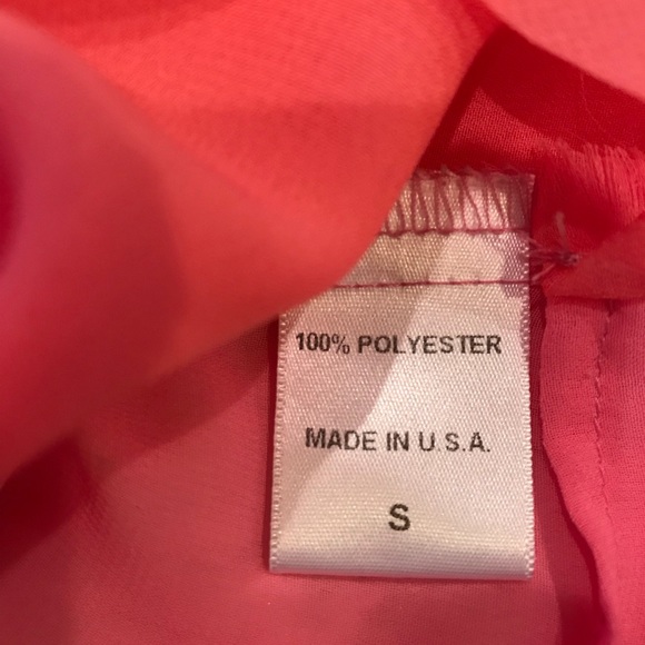 WallpapHER sheer pink scalloped bottom top - Picture 6 of 8